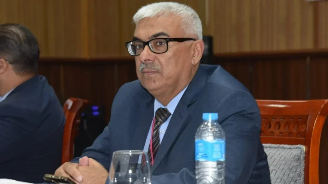 استراتيجية لإعداد المعلمين لعصر اقتصاد معرفي في إطار مصفوفة (SWOT)